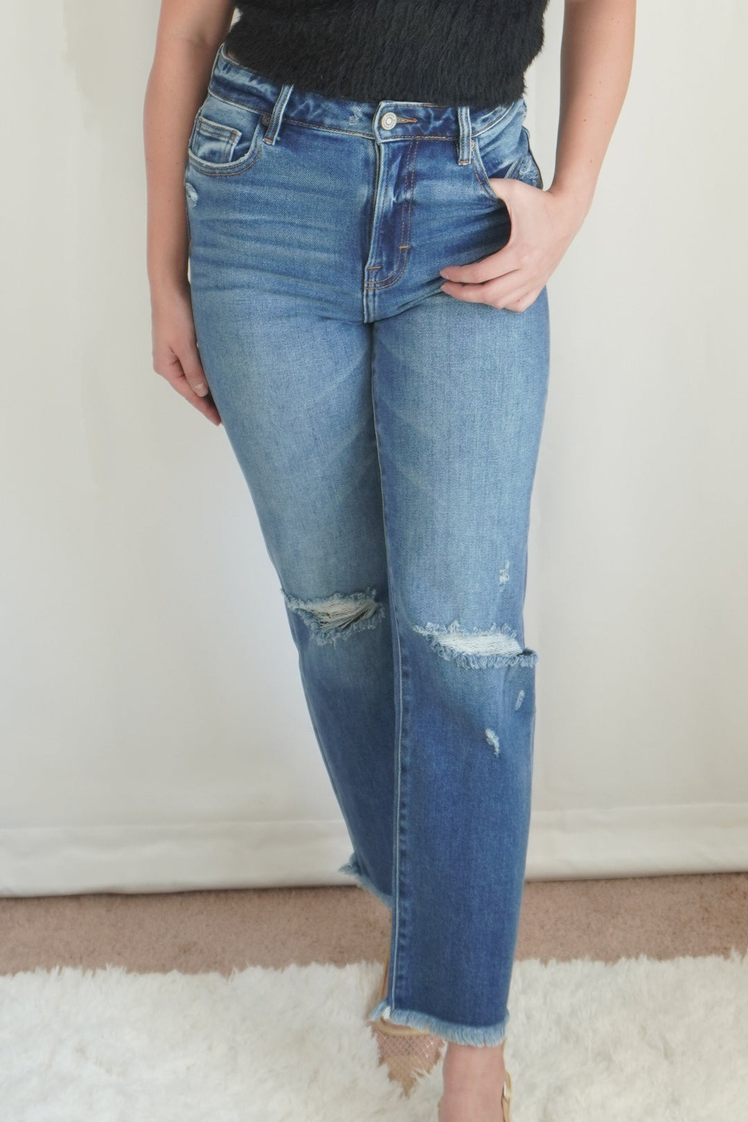 Distressed high-waist straight-leg jeans with relaxed fit